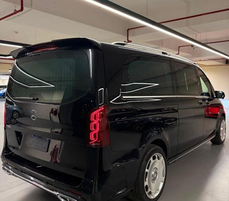 Black Mercedes Benz Vito 2024