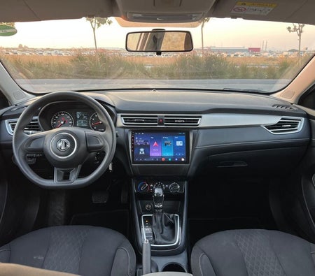 White MG 5 2023