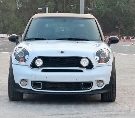 White Mini Cooper S 2013