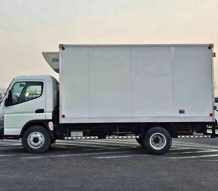 Weiß Mitsubishi Canter 2022 Weiß Mitsubishi Canter 2022