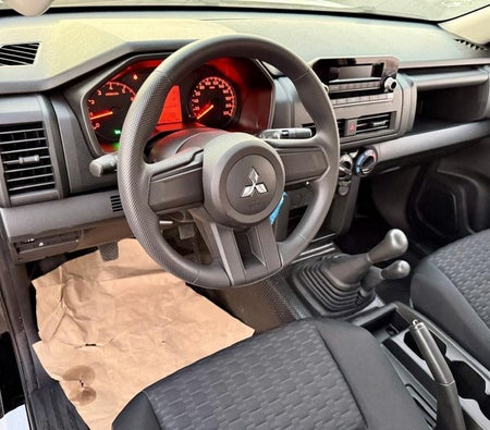 Black Mitsubishi L200 2025