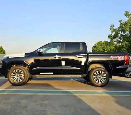 Black Mitsubishi L200 2026