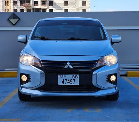 D'argento Mitsubishi Mirage 2021