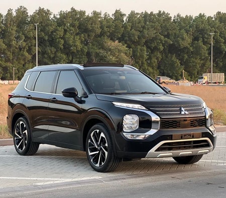 Black Mitsubishi Outlander 2024