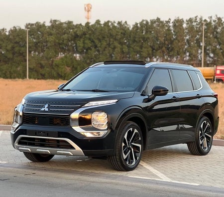 Black Mitsubishi Outlander 2024