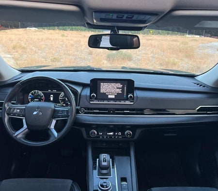 Black Mitsubishi Outlander 2024