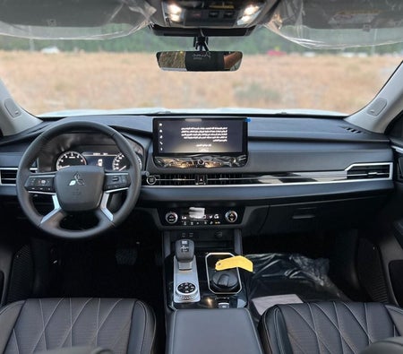 Weiß Mitsubishi Outlander 2026