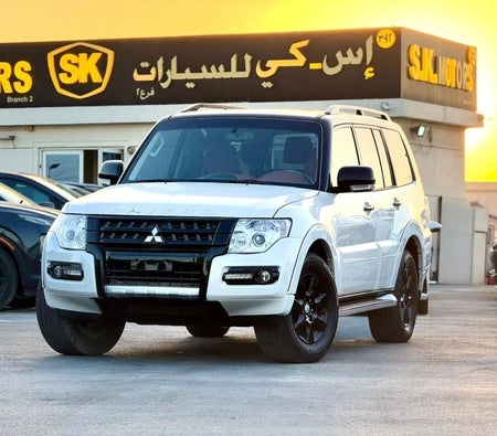 Weiß Mitsubishi Pajero 2017 Weiß Mitsubishi Pajero 2017
