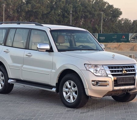 White Mitsubishi Pajero 2019