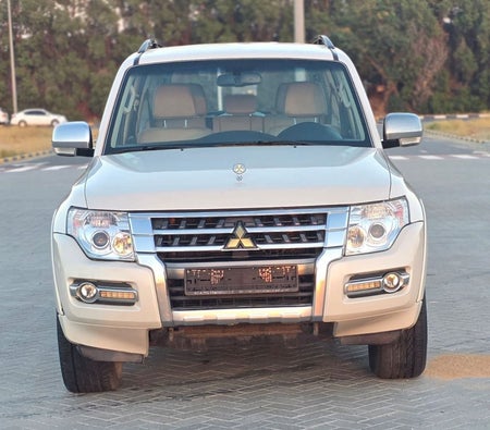 White Mitsubishi Pajero 2019