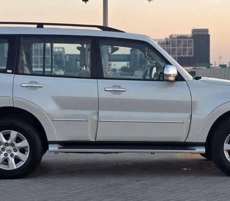 White Mitsubishi Pajero 2019