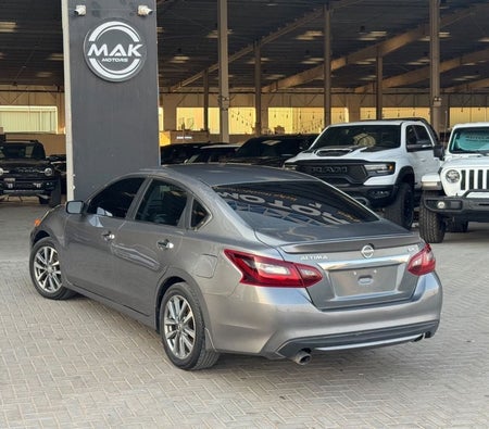 Gris Nissan Altima 2018