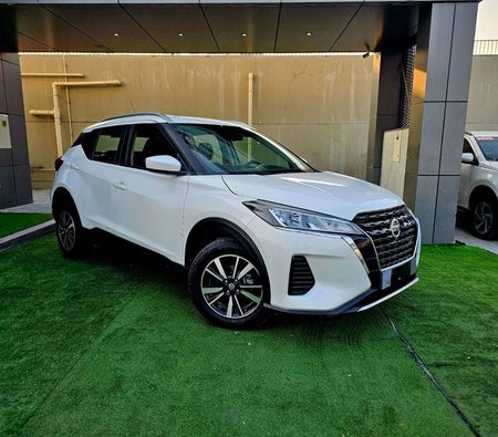 White Nissan Kicks 2022