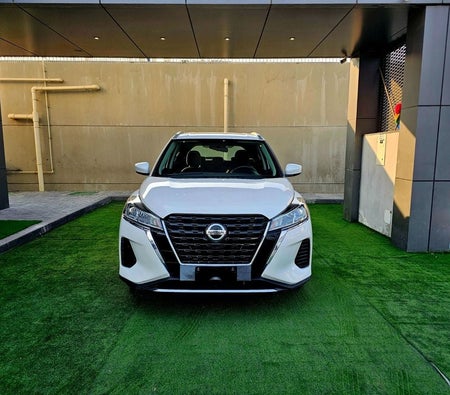 White Nissan Kicks 2022