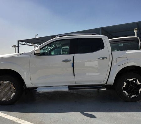 Beyaz Nissan Navara 2025