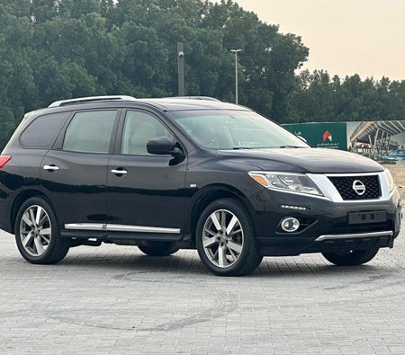 Черный Nissan Pathfinder 2013 Черный Nissan Pathfinder 2013