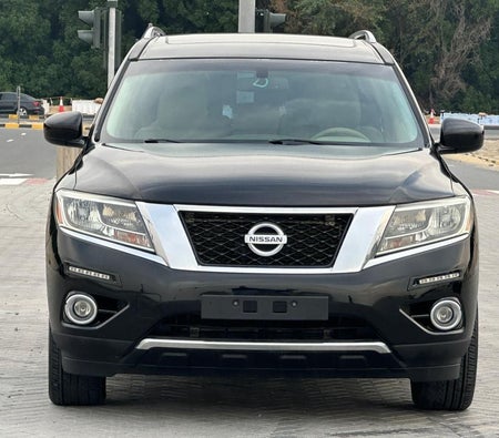Черный Nissan Pathfinder 2013 Черный Nissan Pathfinder 2013