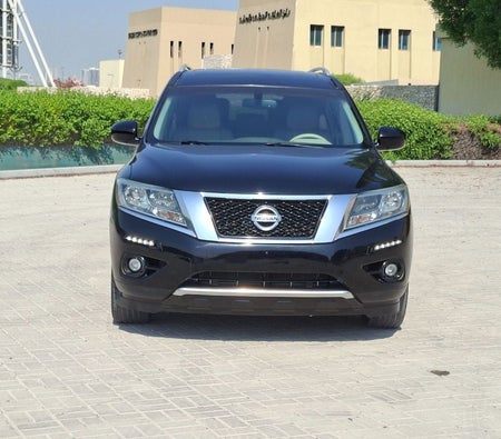 Черный Nissan Pathfinder 2013 Черный Nissan Pathfinder 2013