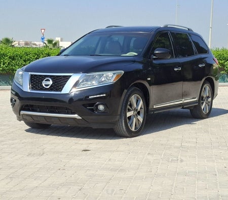 Schwarz Nissan Pathfinder 2013