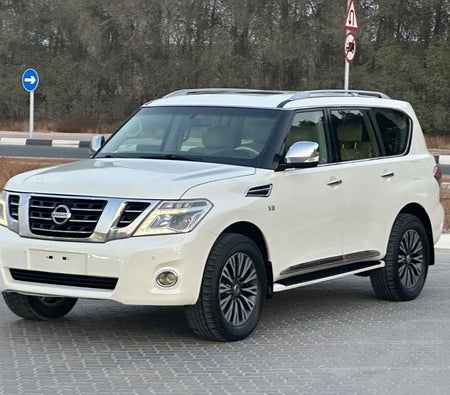 Weiß Nissan Patrol 2017 Weiß Nissan Patrol 2017