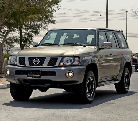 Gold Nissan Patrol 2022 Gold Nissan Patrol 2022