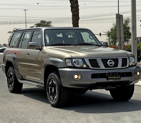 Gold Nissan Patrol 2022 Gold Nissan Patrol 2022