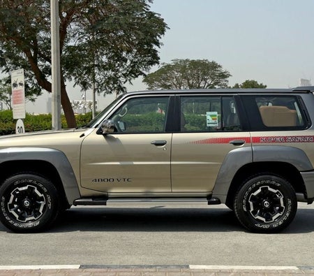 Gold Nissan Patrol 2022 Gold Nissan Patrol 2022