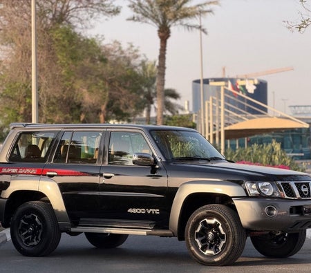 Schwarz Nissan Patrol 2022