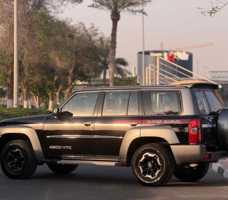 Schwarz Nissan Patrol 2022