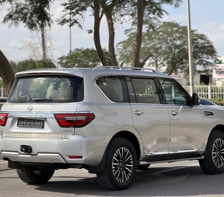 D'argento Nissan Patrol 2022