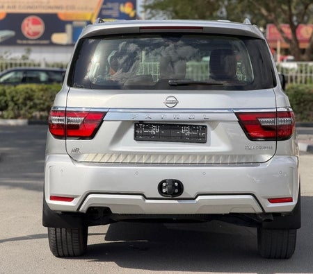 D'argento Nissan Patrol 2022