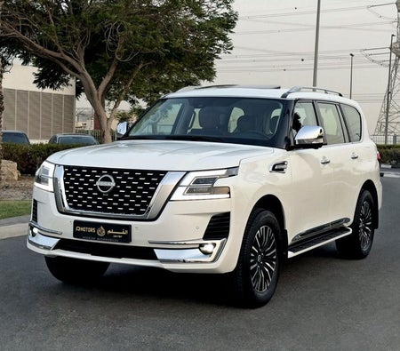 Белый Nissan Patrol 2023 год Белый Nissan Patrol 2023 год