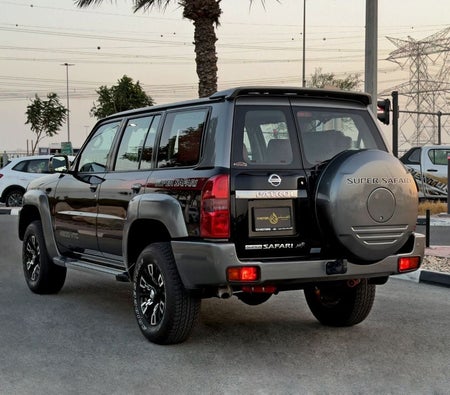 Schwarz Nissan Patrol 2023 Schwarz Nissan Patrol 2023
