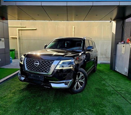 Черный Nissan Patrol 2023 год Черный Nissan Patrol 2023 год