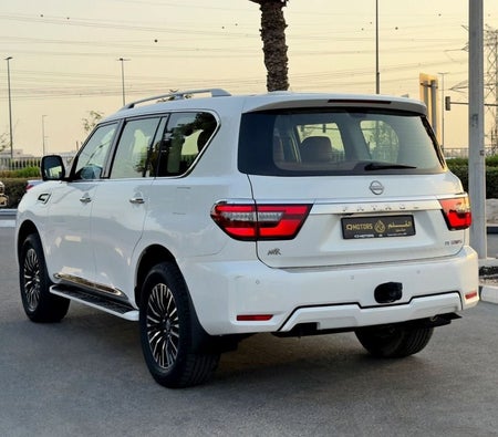 Белый Nissan Patrol 2024 год Белый Nissan Patrol 2024 год