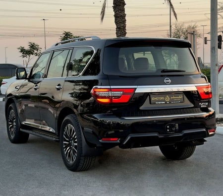 Черный Nissan Patrol 2024 год Черный Nissan Patrol 2024 год