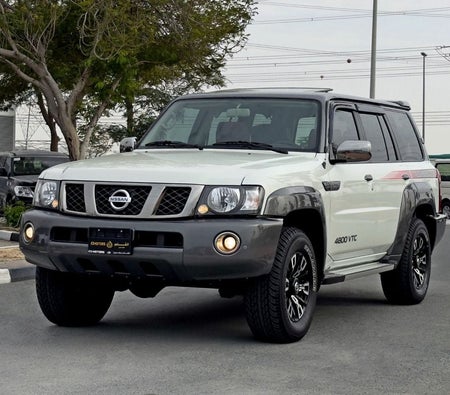 Белый Nissan Patrol 2024 год Белый Nissan Patrol 2024 год