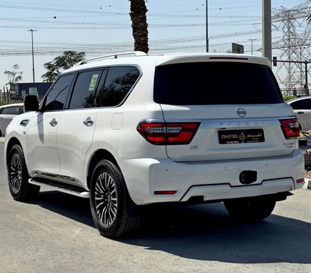 Белый Nissan Patrol 2024 год Белый Nissan Patrol 2024 год