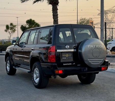 Schwarz Nissan Patrol 2024
