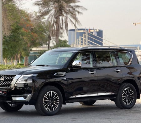 Schwarz Nissan Patrol 2024