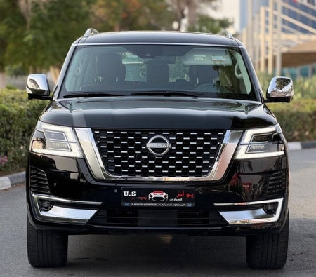 Schwarz Nissan Patrol 2024