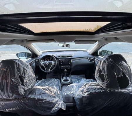 White Nissan Rogue 2016
