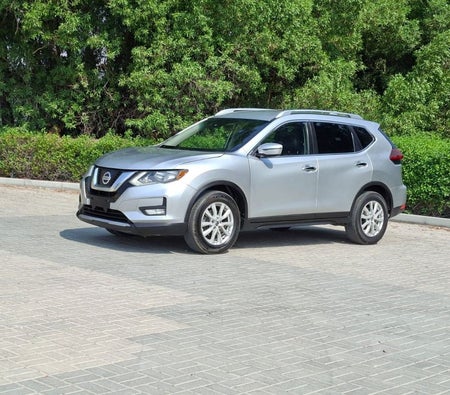 Silber Nissan Rogue 2020