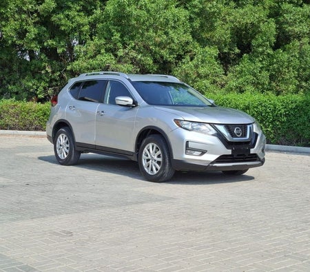 Silber Nissan Rogue 2020