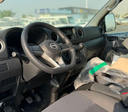 Weiß Nissan Urvan 2025 Weiß Nissan Urvan 2025