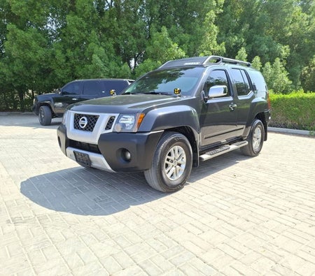 Grau Nissan Xterra 2015