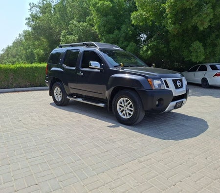 Grau Nissan Xterra 2015