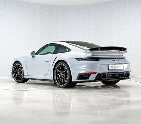 Porsche 911  2023, photo 2 of 4