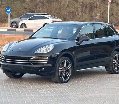 Black Porsche Cayenne 2014