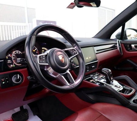 Silver Porsche Cayenne 2019
